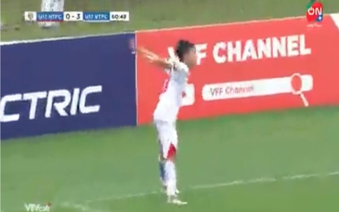 Jogador vietnamita lesiona-se ao tentar fazer o famoso festejo de Cristiano Ronaldo