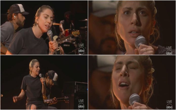 Lady Gaga deslumbra nos Oscars com calças de ganga e sem maquilhagem