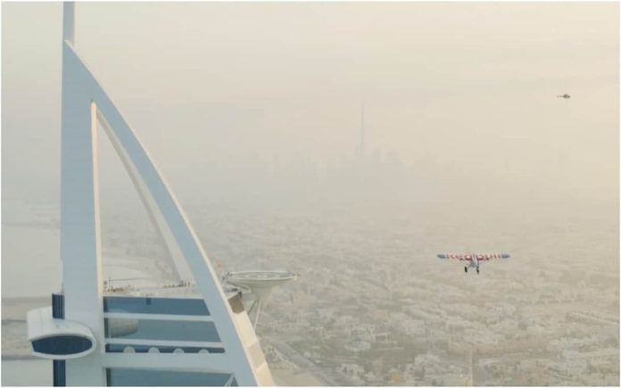 Piloto da Red Bull aterrou avião no hotel mais caro do mundo