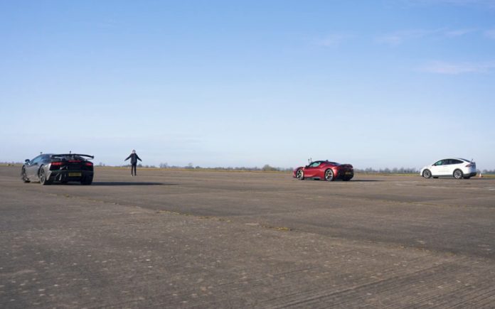 Tesla Model X Plaid faz frente a Ferrari SF90 e Lamborghini Aventador SVJ em corrida épica