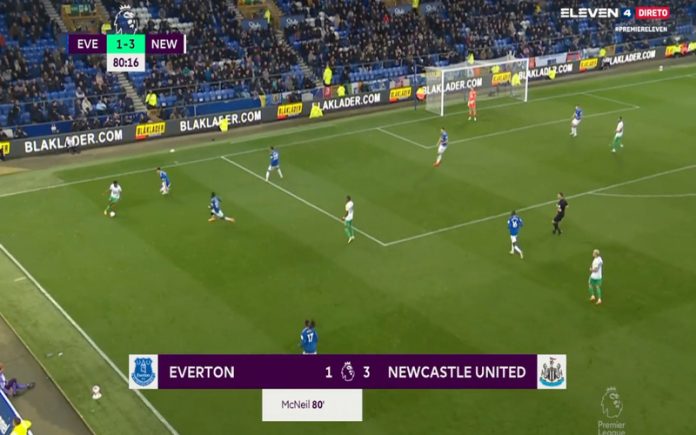 Alexander Isak assiste para golo inacreditável contra o Everton