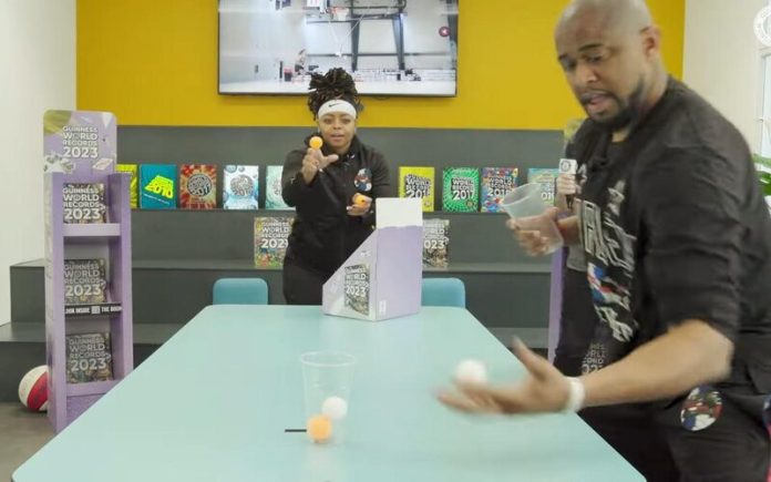 Jogadores do Harlem Globetrotters conquistam recorde com bola de ping-pong