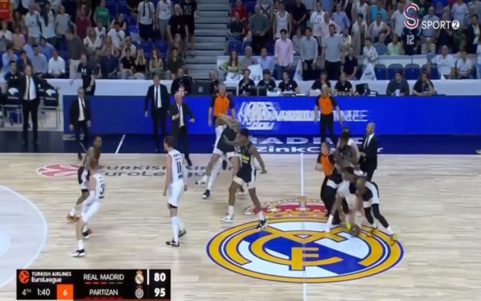 Real Madrid e Partizan proporcionam momento tenso durante jogo
