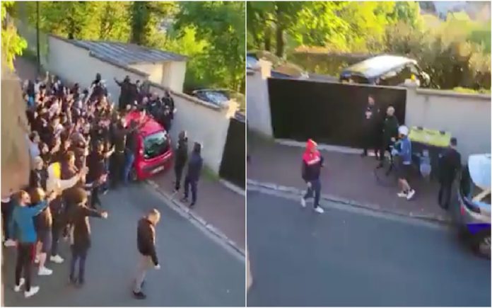 Adeptos do PSG contestam à frente da casa de Neymar