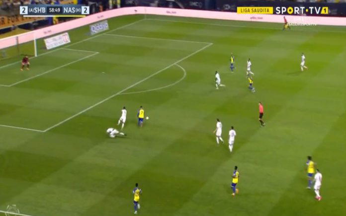 Cristiano Ronaldo estabelece reviravolta com golão de fora da área