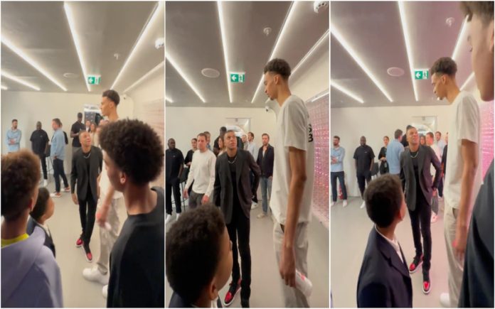 Mbappé surpreendido ao conhecer jovem promessa da NBA