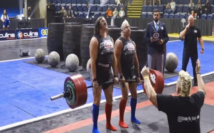 Dupla britânica de levantamento de peso conquista recorde com levantamento de 452 kg