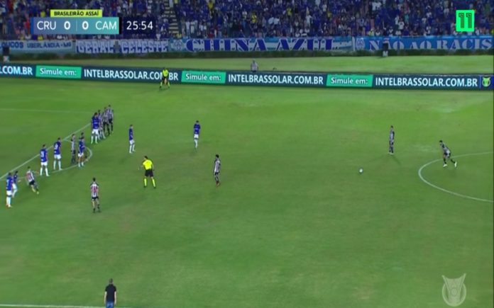 Hulk marca golão quase do meio-campo e deixa estádio ao rubro