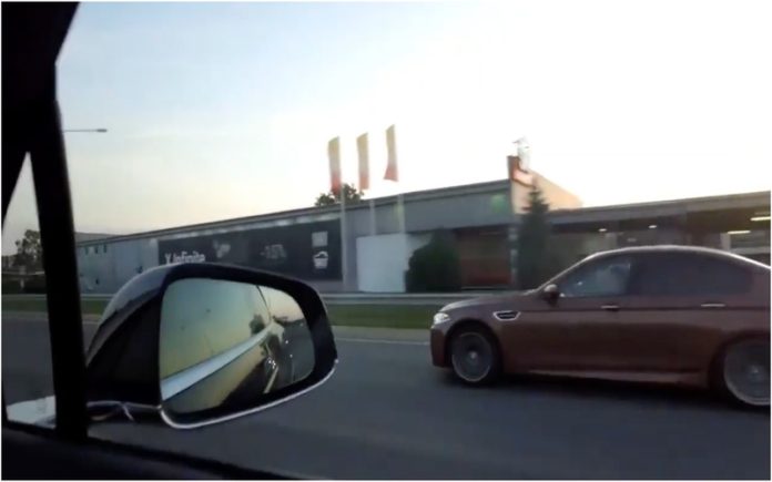 Momento surpreendente: Tesla e BMW são ultrapassados por um camião Scania a 150 km/h