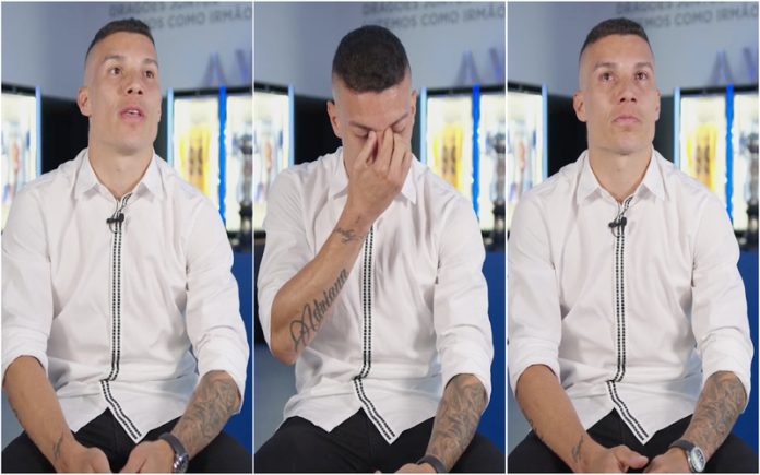 Uribe chora em entrevista após deixar o FC Porto