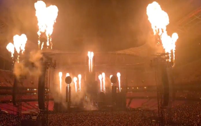 Rammstein incendeia o Estádio da Luz com sua performance arrebatadora