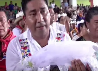 Tradição inusitada: Autarca mexicano casa com jacaré para honrar ritual secular