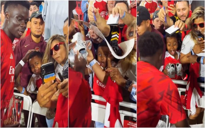 Bukayo Saka tem gesto comovente com uma criança e encanta internautas