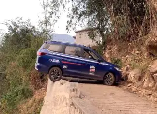 Condutor habilidoso realiza a inversão de marcha mais desafiadora de todos os tempos