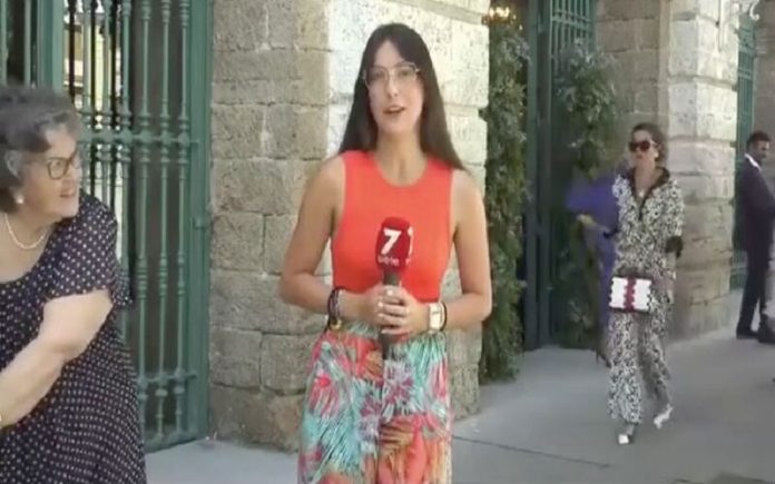 Idosa surpreende com resposta a jovem repórter e torna-se viral