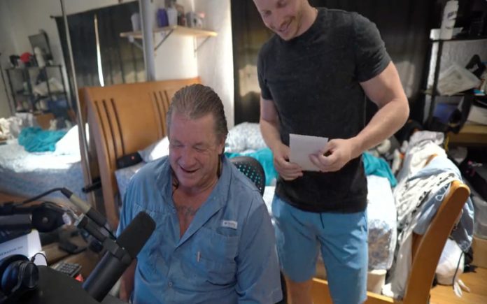 Streamer emociona ao surpreender o seu pai durante uma transmissão