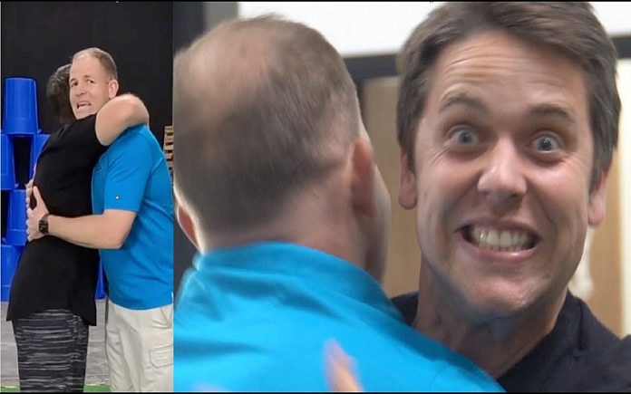 Homens tentam bater recorde mundial com 153 abraços em um minuto