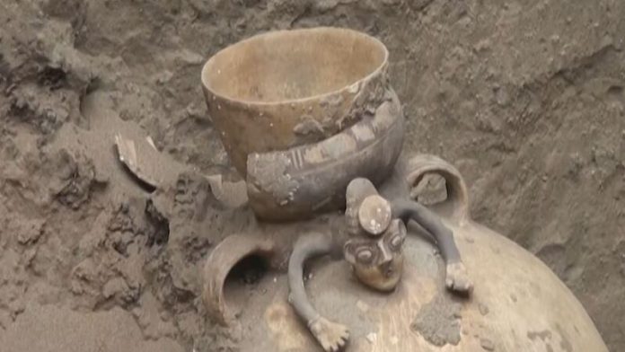 Descoberto cemitério escondido de civilização pré-inca