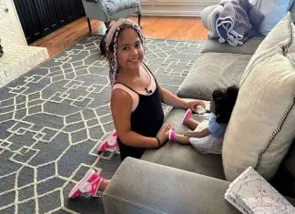 Piloto traz de Tóquio a boneca perdida de uma criança do Texas