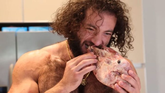 Homem inclui cérebro na sua dieta e diz que é o seu alimento preferido