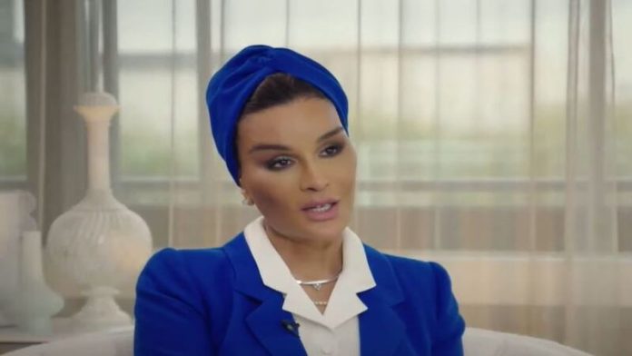 Quem é a Sheika Moza Bint A influencer poderosa do Qatar.