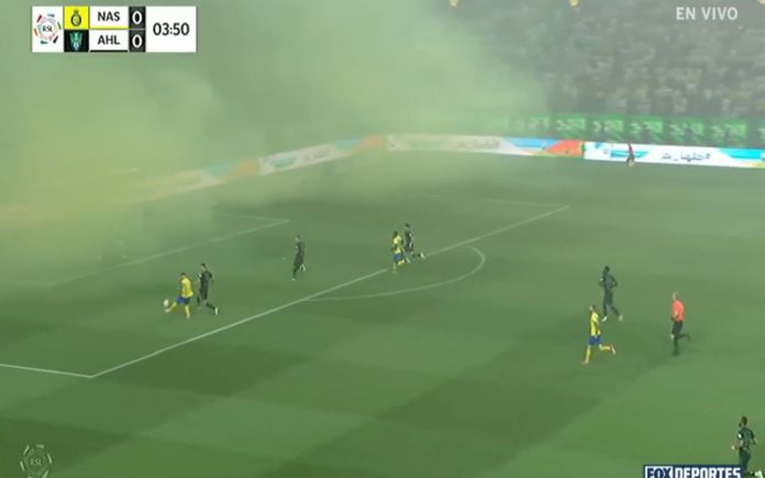 Cristiano Ronaldo marca golo sem conseguir ver a baliza