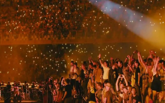 1000 músicos cantaram e tocaram "Yellow" dos Coldplay