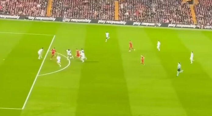 Darwin Núñez protagonizou falhanço incrível (um golo inesperado)