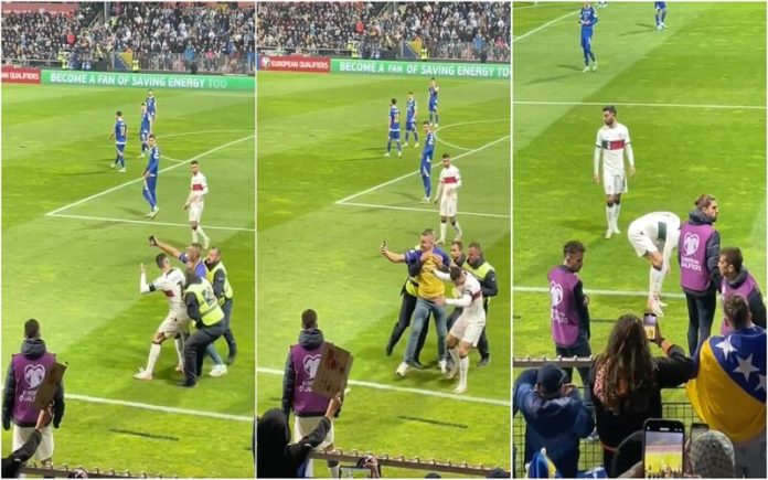 Adepto Bósnio invade campo e tenta tirar selfie com Ronaldo