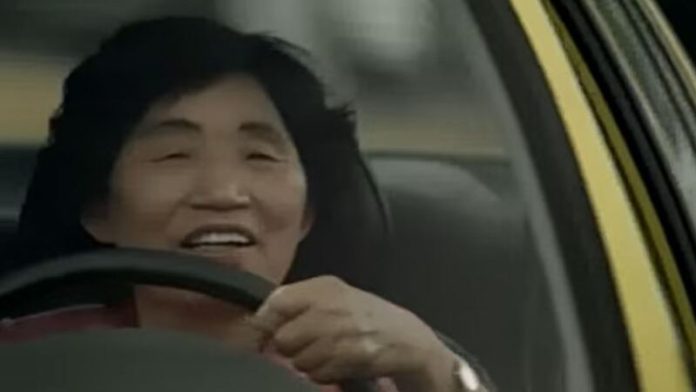 Idosa coreana obtém carta de condução após 960 tentativas