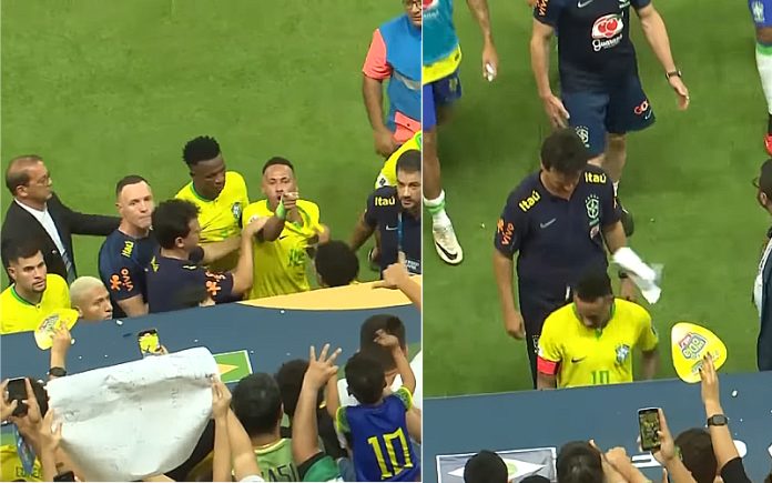 Neymar fica irritado com torcedor brasileiro após ser atingido por um saco de pipocas.