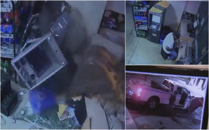 Criminosos usam retroescavadora para roubar ATM com o funcionário no seu interior