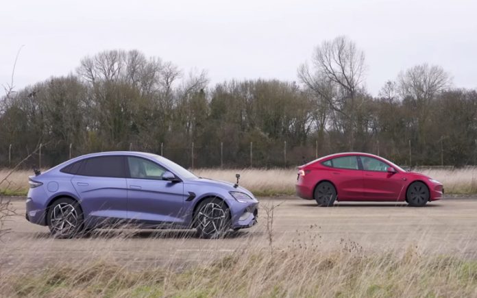 Tesla Model 3 vs BYD Seal frente a frente em teste de arranque e prova de travagem
