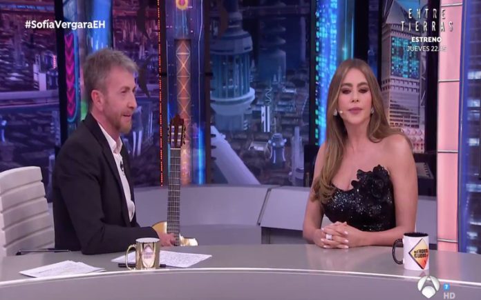 Apresentador diz que inglês de Sofia Vergara é mau mas a atriz dá-lhe resposta à altura