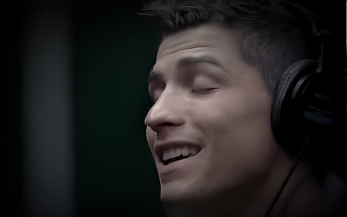 Há 14 anos Cristiano Ronaldo cantava _ Amor Mio_