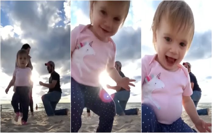 Menina mete-se à frente do telemóvel e arruína pedido de casamento