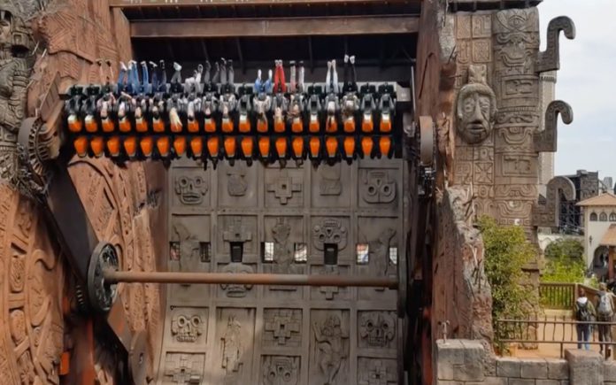 Parque de diversões na Alemanha leva o público à loucura