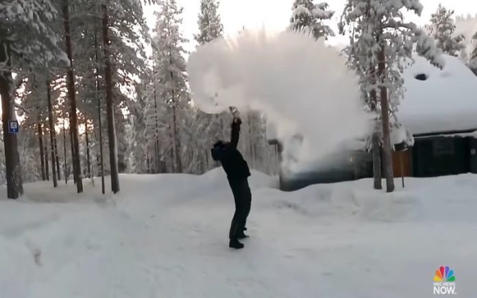 turista-desafia-finlandia-a-30c-o-resultado-de-uma-panela-com-agua-a-ferver