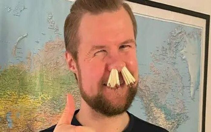 Homem dinamarquês coloca 68 fósforos no nariz para recorde mundial