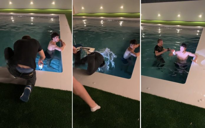 João Félix ri-se ao ver amigo ser empurrado na piscina, mas muda de semblante após notar que seu telemóvel também foi junto