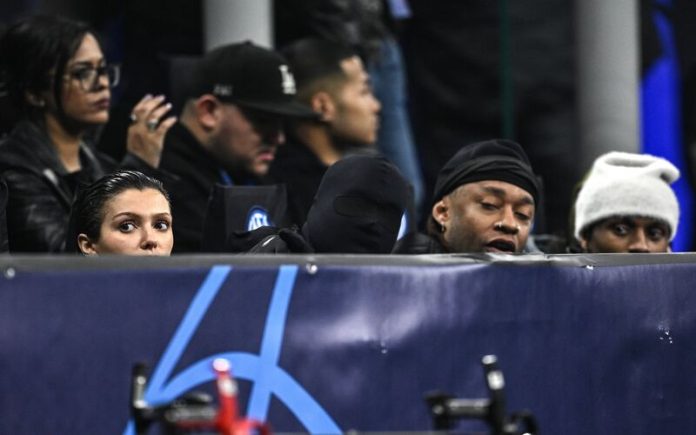 Kanye West assistiu ao Inter Milão - Atlético Madrid com a cara completamente tapada