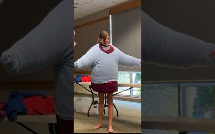 Menina de Washington usa 45 camisolas ao mesmo tempo para conquistar recorde