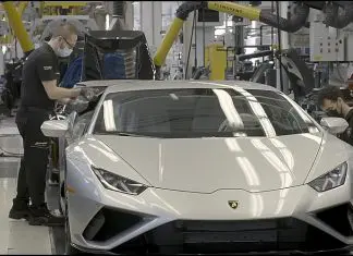 Uma visita a bilionária fábrica da Lamborghini na Itália