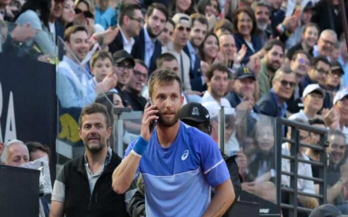 Alarme do iPhone de Moutet interrompeu duelo com Djokovic em Roma