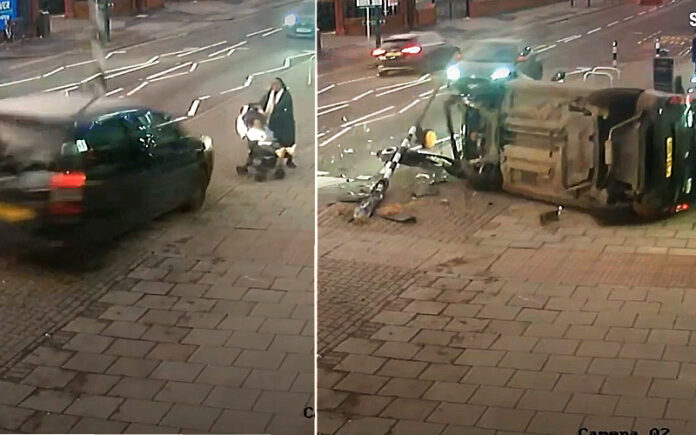 Mãe e filha escapam por um triz de serem esmagadas Mãe e filha escapam por um triz de serem esmagadas