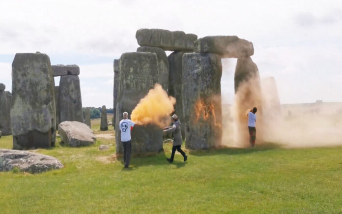 Ativistas do clima vandalizaram Stonehenge - Património Mundial da UNESCO