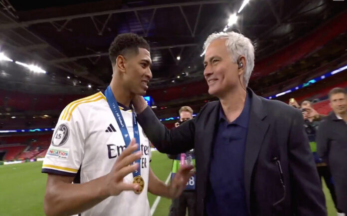 Bellingham pede a Mourinho para tirar foto com a sua mãe durante celebrações do Real Madrid