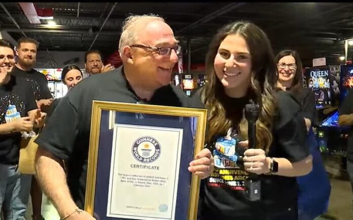 Colecionador possui a maior coleção de máquinas de pinball do mundo