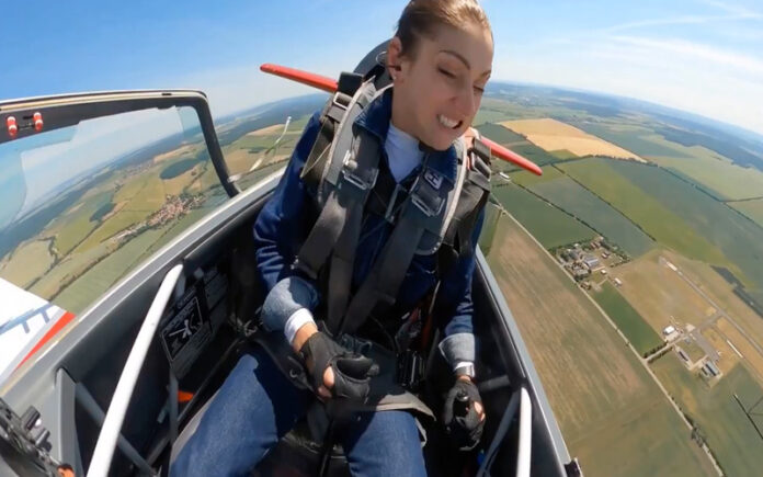 Piloto Acrobática faz aterragem de emergência após incidente em voo