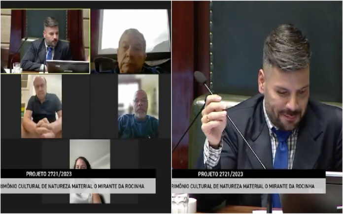 Vereador participa em reunião online da câmara sentado na sanita